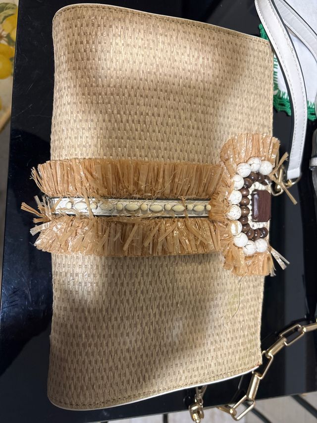 Bolso de verano tipo cartera con correa