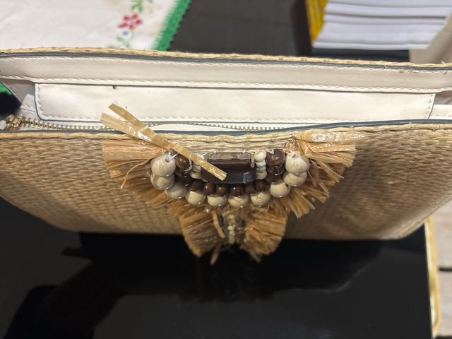 Bolso de verano tipo cartera con correa