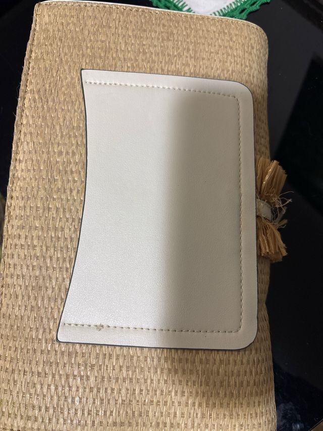 Bolso de verano tipo cartera con correa