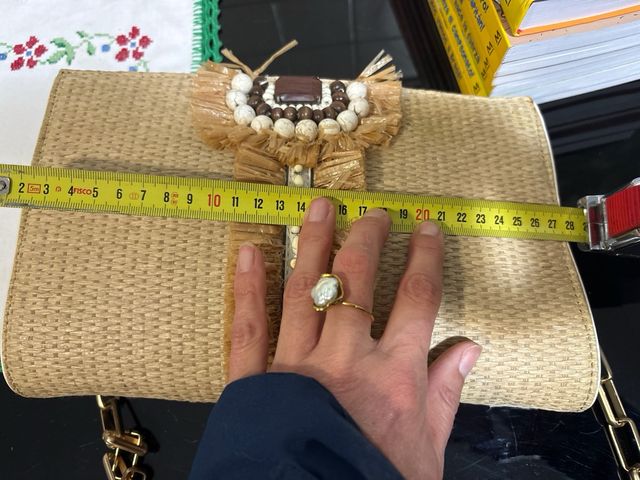 Bolso de verano tipo cartera con correa