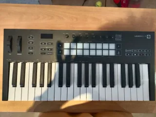 Launchkey 37mk3- Teclado musical Novation