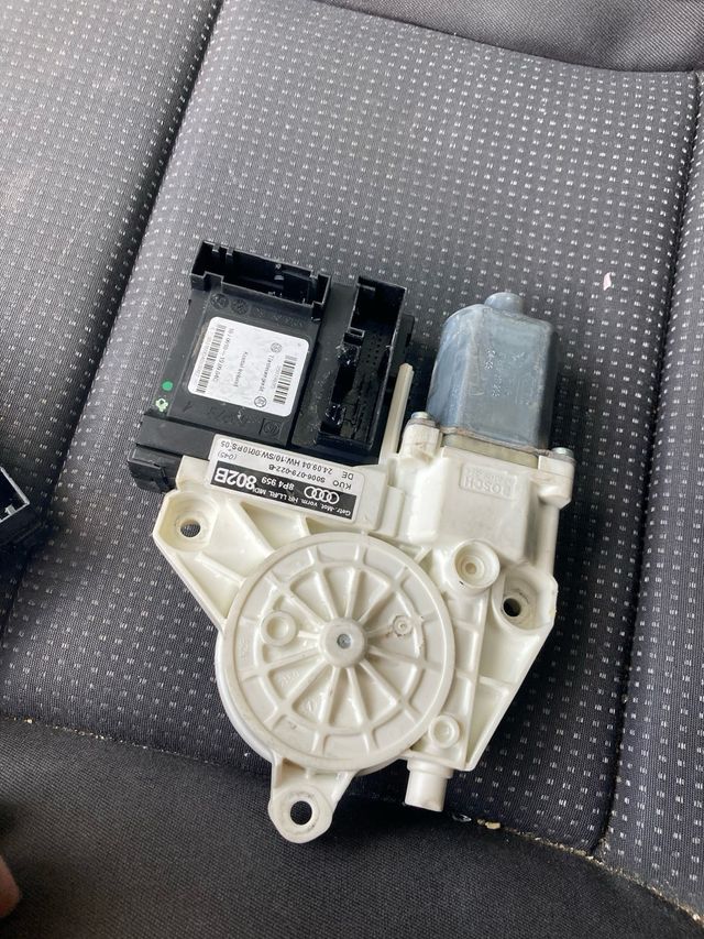 Audi A3 8P Elevalunas Delantero Derecho