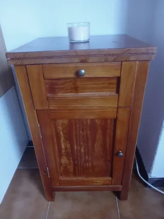 Mesita de noche de madera maciza de pino