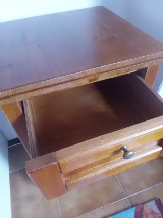 Mesita de noche de madera maciza de pino