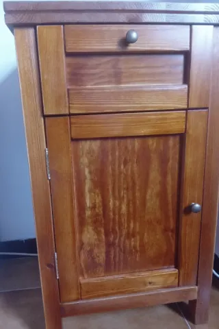 Mesita de noche de madera maciza de pino