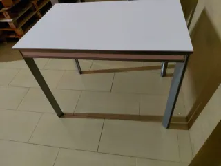 Mesa de cocina extensible blanca y gris