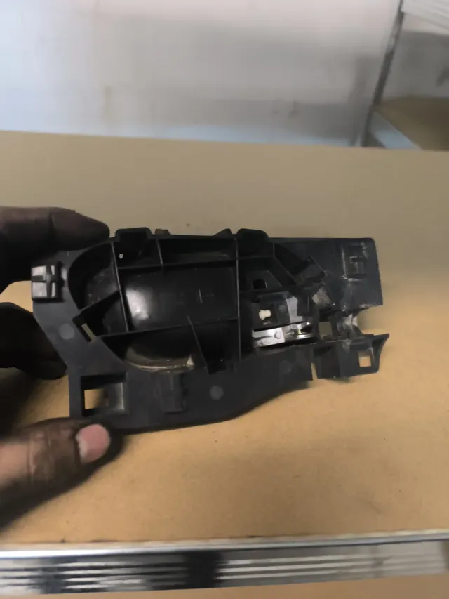 Maneta Interior Trasera Izquierda Peugeot 207cc