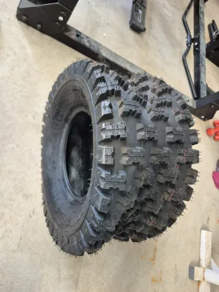 Neumático 22x11-10 42J