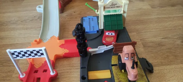 Pack Cars Radiator Springs + Garage Mack