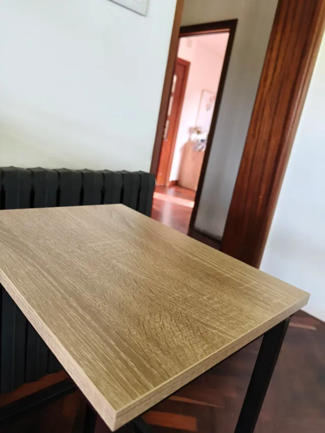 Mesa alta y 2 taburetes,nuevo.Defecto  ult foto