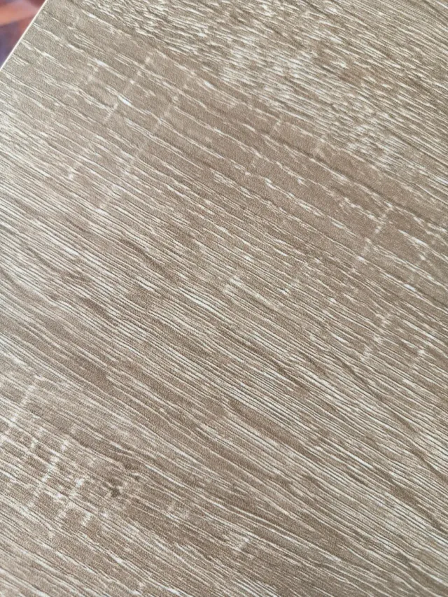 Mesa alta y 2 taburetes,nuevo.Defecto  ult foto