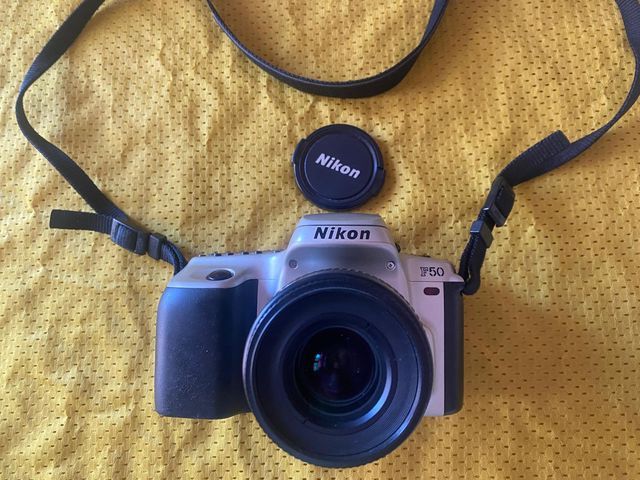 Fotocamera Reflex Nikon F50 + Obiettivo AF Nikkor