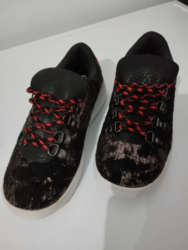 Zapatillas niño negras con brillos Talla 33