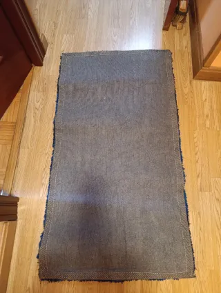 Tappeto blu a pelo lungo