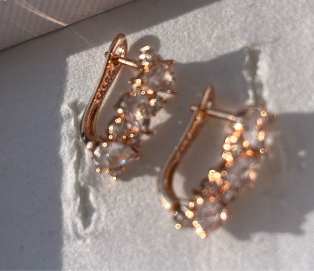 Orecchini laminati oro rosa 14 kt con zirconi