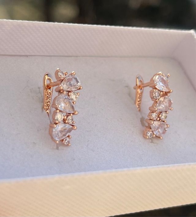 Orecchini laminati oro rosa 14 kt con zirconi