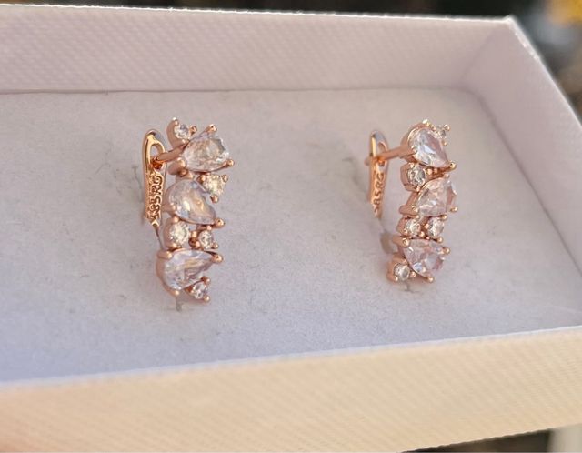 Orecchini laminati oro rosa 14 kt con zirconi