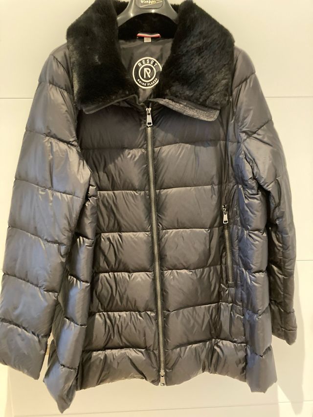 Chaqueta Reset Negra con Cuello Peludo de lana