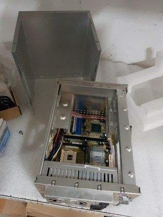 Muy antiguo Barebone Ordenador MiniPC cubo Iwill