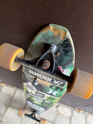 Longboard Long Island con pegatinas