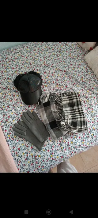 Lote complementos: gorra, bufandas y guantes piel