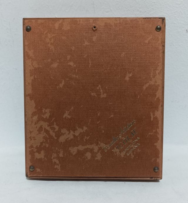 Antiguo esmalte artístico NICOLAU. Barcelona. Niña