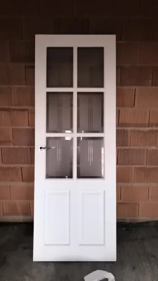 Puerta madera 1.99m x 72cm con cristal