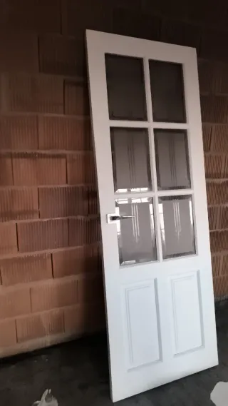 Puerta madera 1.99m x 72cm con cristal