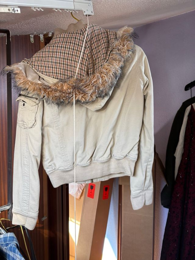 Cazadora chica beige talla S