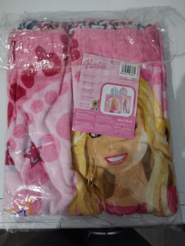 Toalla con capucha Barbie niña piscina