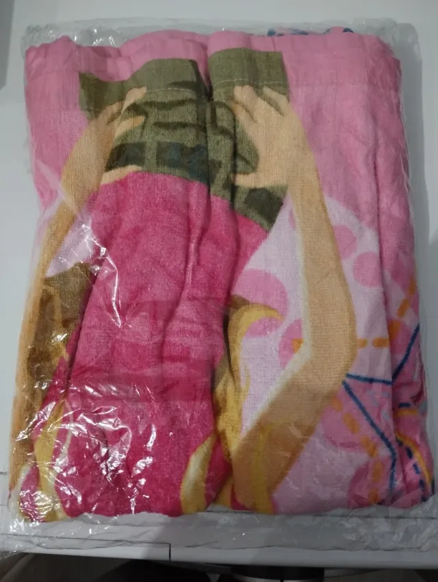 Toalla con capucha Barbie niña piscina