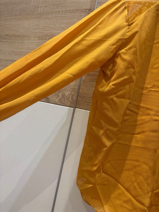 Blusa Mujer Mostaza con Brillos Dorados