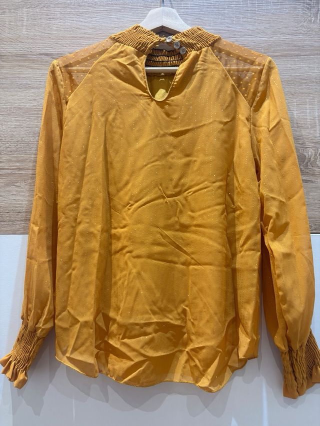 Blusa Mujer Mostaza con Brillos Dorados