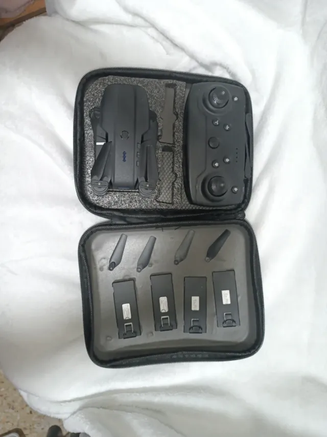 Dron con mando, 4 baterías y hélices
