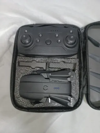 Dron con mando, 4 baterías y hélices