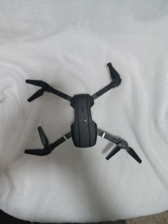 Dron con mando, 4 baterías y hélices