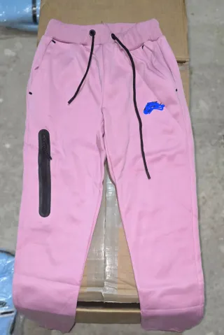 Chándal con logo bordado