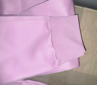 Chándal con logo bordado