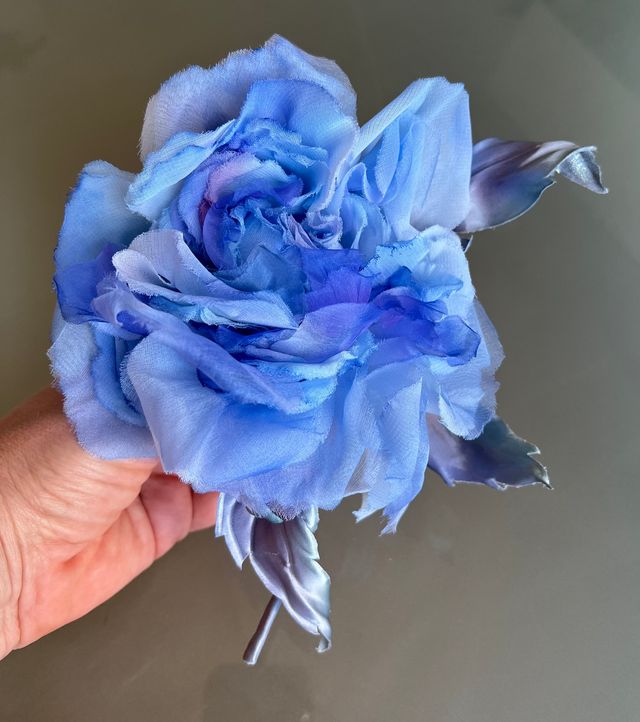 Spilla fiore seta blu e viola