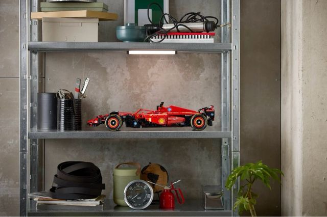 Lego Ferrari SF-24 Escala 1:8 (42207)