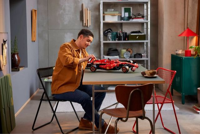 Lego Ferrari SF-24 Escala 1:8 (42207)