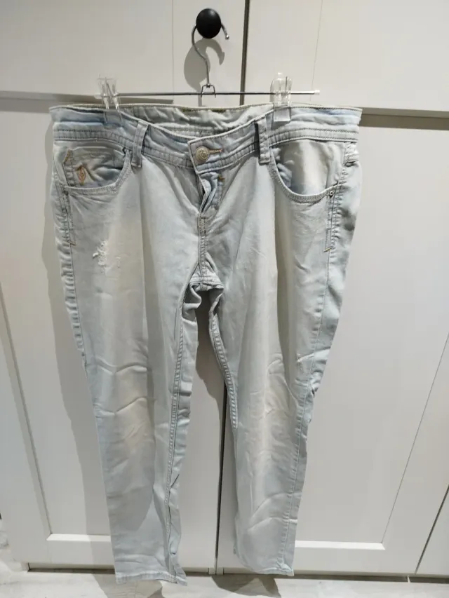 Pantalón vaquero Stradivarius azul claro