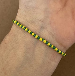 Pulsera de cuentas verde y amarillo
