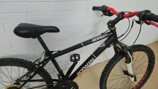 Bicicleta B-Twin Rockrider Negra