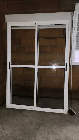 Ventanal aluminio 2 hojas con persiana