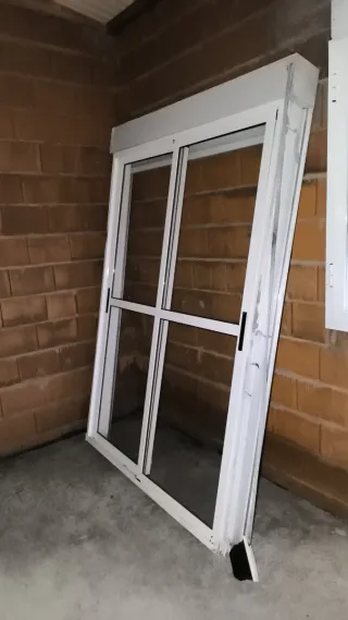 Ventanal aluminio 2 hojas con persiana