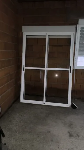 Ventanal aluminio 2 hojas con persiana