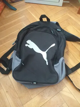 Vendo Mochila Puma Negra y Gris