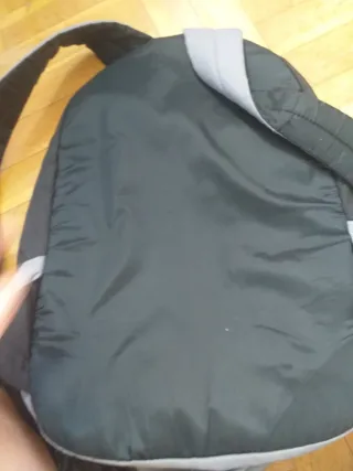 Vendo Mochila Puma Negra y Gris
