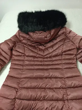 Plumas Talla M con capucha y pelo